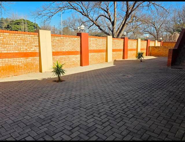 2 BEDROOM TOWNHOUSE FOR SALE IN MEYERTON CENTRAL